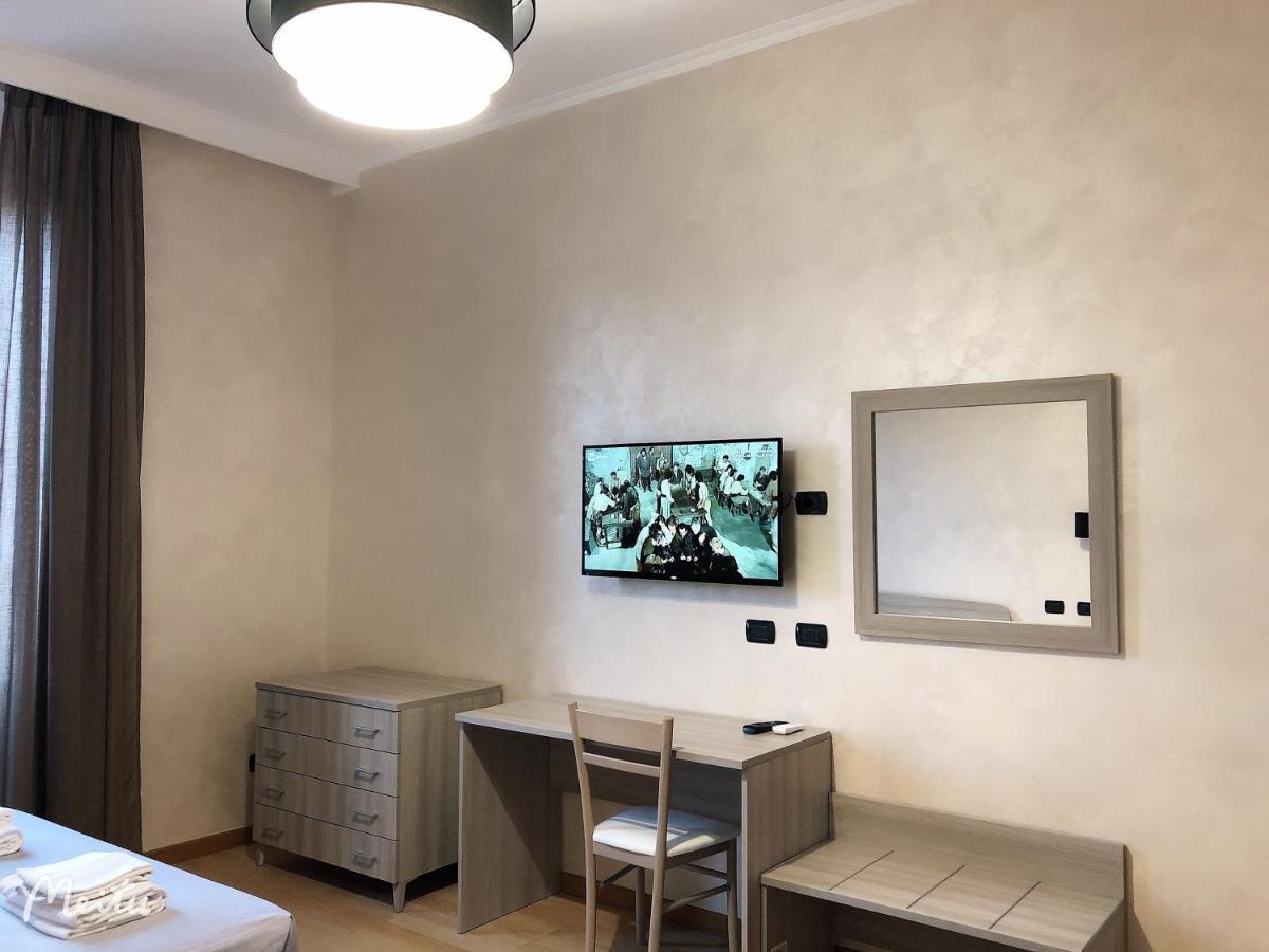 Romafullhouse Guesthouse Rome Exterior photo