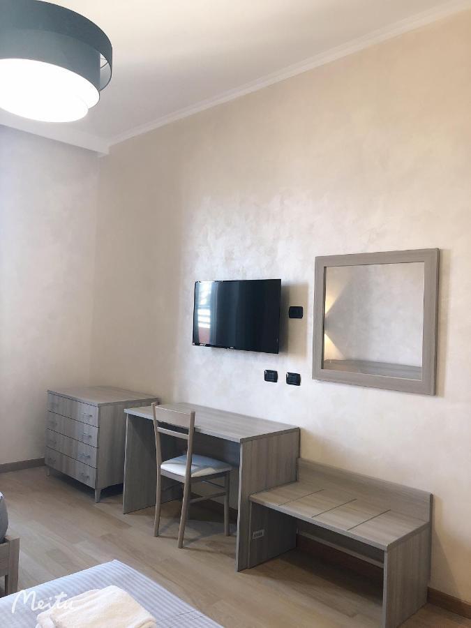 Romafullhouse Guesthouse Rome Exterior photo