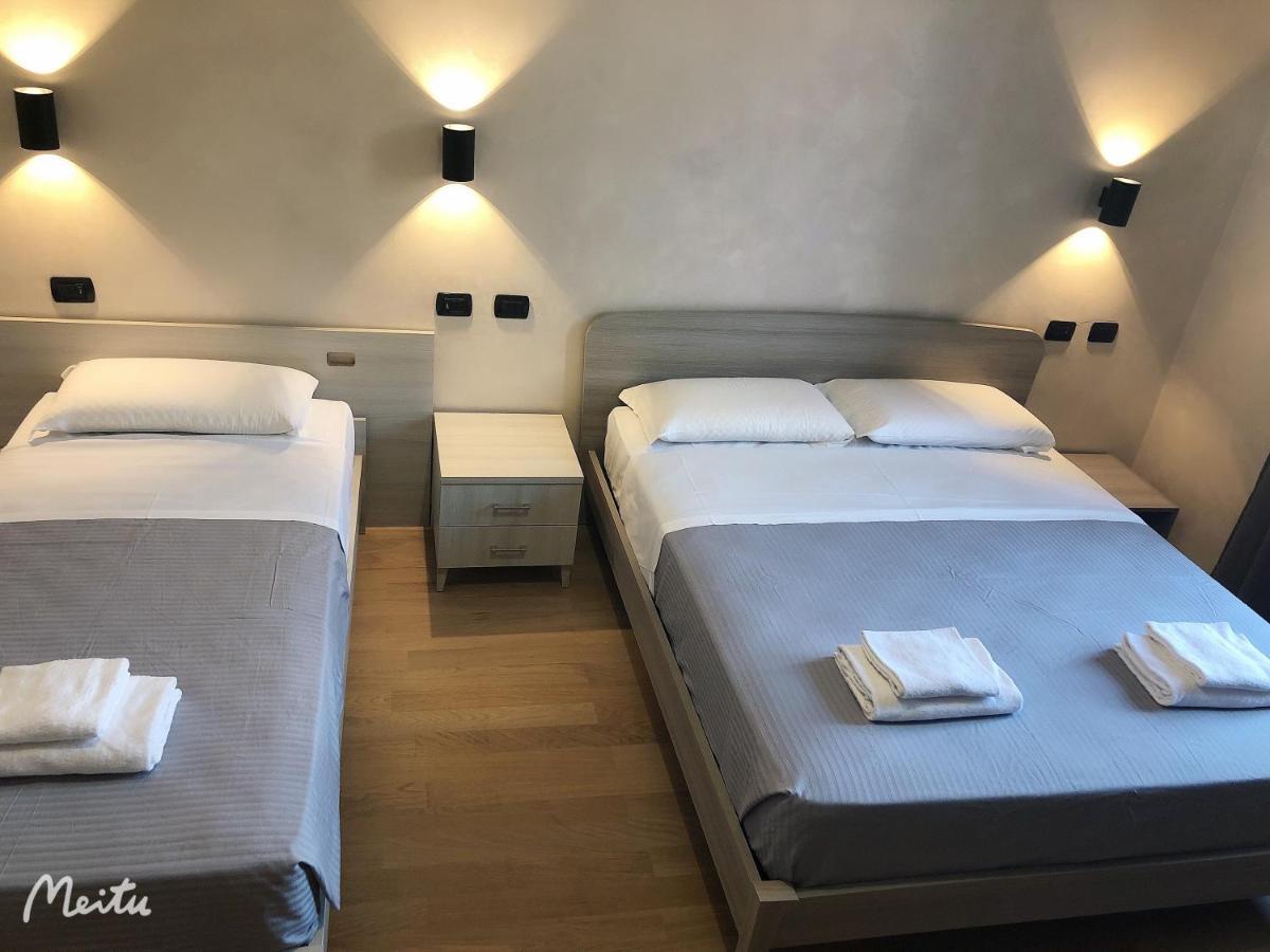 Romafullhouse Guesthouse Rome Exterior photo